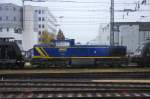 Lokportraits/38843/aus-dem-zug-heraus-v-2303 Aus dem Zug heraus: V 2303 der MWB zwischen zwei schwarzen Schnheiten in Donauwrth am 9. November 2009.