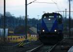 MaK DH 1004/243885/v104-sally-von-der-rurtalbahn-rangiert V104 'Sally' von der Rurtalbahn rangiert in Aachen-West bei der Abendstimmung am 11.1.2013. 