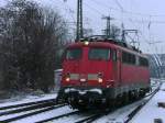 br-110-e10/69738/110-343-fuhr-an-einem-wintervormittag 110 343 fuhr an einem Wintervormittag als Lz ber die Hohenzollernbrcke von KKB nach KKD.