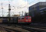BR 151/181579/151-012-2-db-kommt-mit-einem  151 012-2 DB kommt mit einem Kohlenleerzug aus Mannheim(D) nach Zandvliet(B) und fhrt in Aachen-West ein Bei Sonne am 20.2.2012.