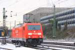 BR 185/178938/185-293-8-von-railion-rangiert-in 185 293-8 von Railion rangiert in Aachen-West bei Schnee am 3.2.2012.