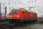 BR 185/181144/185-246-6-von-railion-rangiert-in 185 246-6 von Railion rangiert in Aachen-West im Nieselregen am 18.2.2012. 
