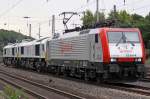 BR 189/37148/die-e189-095-3es-64-f4-mit Die E189 095-3(ES 64 F4) mit zwei neuen Class 66 von Euro Cargo Rail in Kln West, am 03,08,09