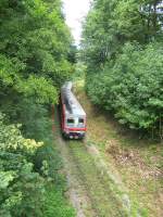 Eisenbahn-Romantik/34302/mitten-durch-den-wald-und-einer Mitten durch den Wald und einer doppelten S-Kurve sowie einer sehr ordentlichen Steigung