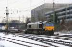 Crossrail/178747/bei-eisigen-temperaturen-kommt-die-class Bei eisigen Temperaturen kommt die Class 66 DE6307 von DLC Railways mit einem Containerzug aus Belgien und fhrt in Aachen-West ein bbei Schnee am 3.2.2012.