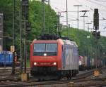 482 023-9 von SBB Cargo 'Olten' rangiert in Aachen-West am Abend des 11.5.2012. 