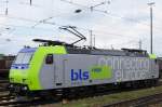 Lokportraits/38336/re-485-004-6-der-bls-durchfaehrt Re 485 004-6 der BLS durchfhrt Lz den Bahnhof Basel Bad. (August 2009).